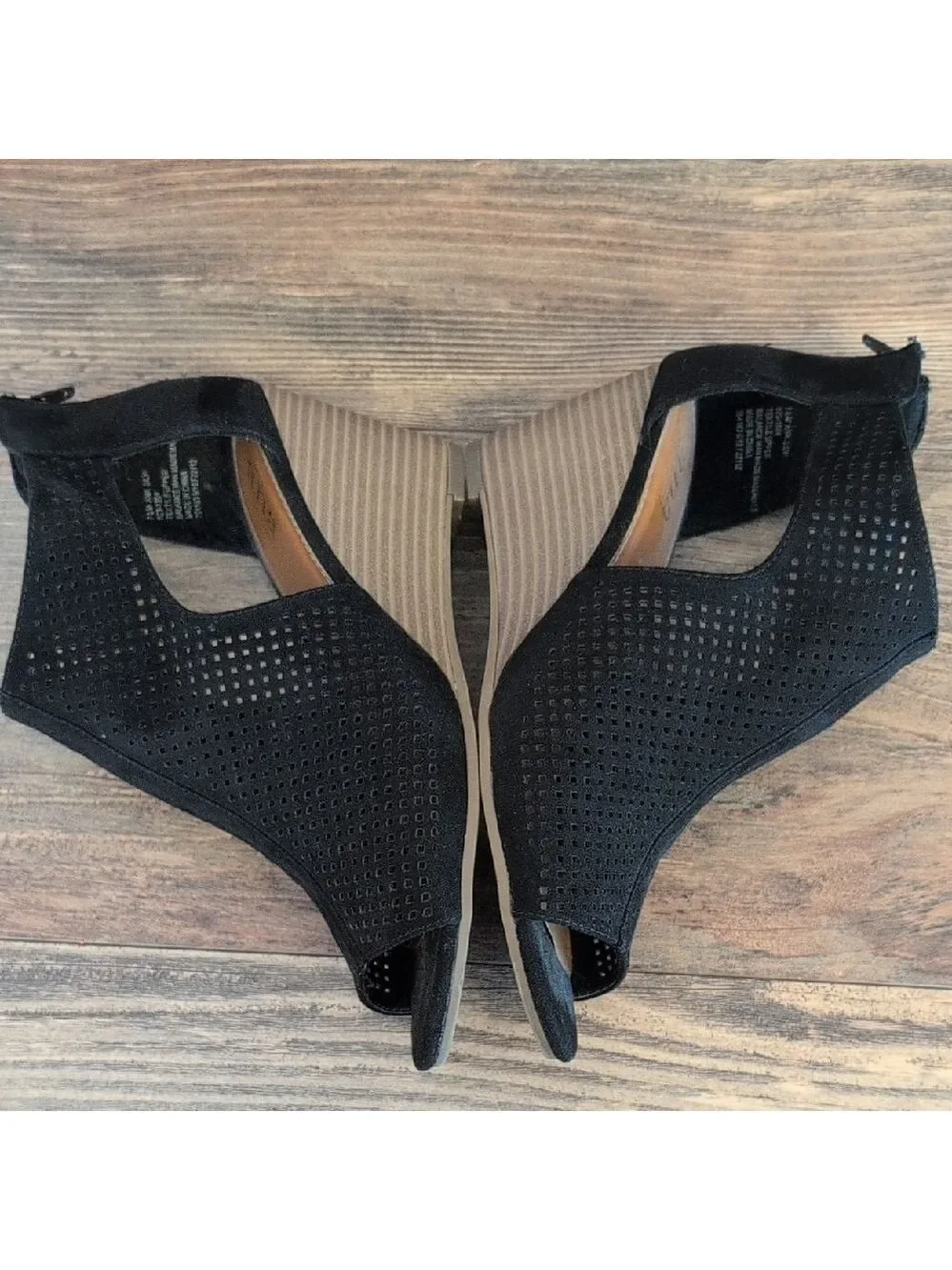 a.n.a Black Cutout Wedge Zip Back Peep Toe Sandals 7.5 L103